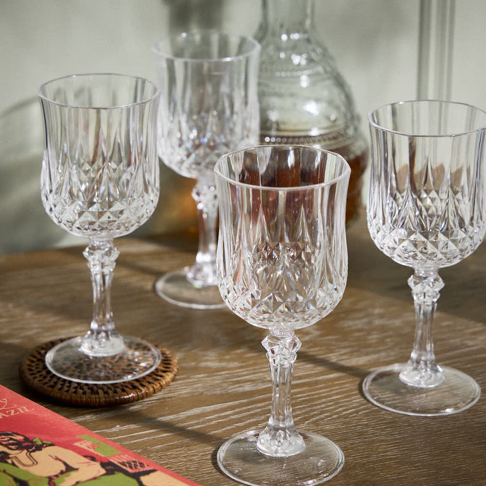 The Benefits of Using Embossed Glassware for Special Occasions